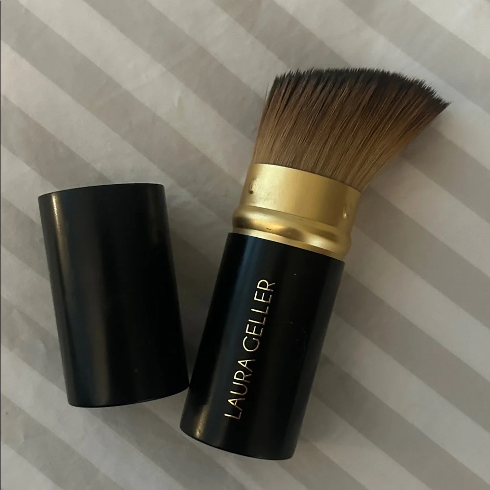 Laura Geller Black and Gold Retractable Kabuki Brush